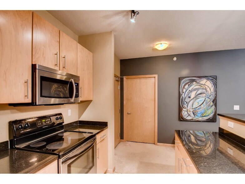 Building Photo - 7600 Lyndale Ave S