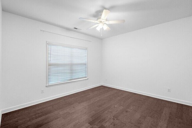Building Photo - Stunning All-Brick Home in BridgeMill Community!