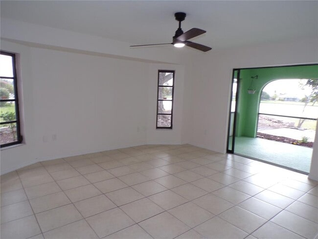 Building Photo - 2437 Greenland Ct