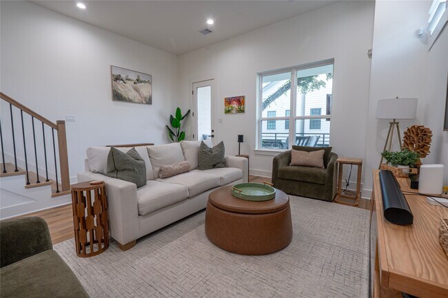 Building Photo - 1307 E 27th St