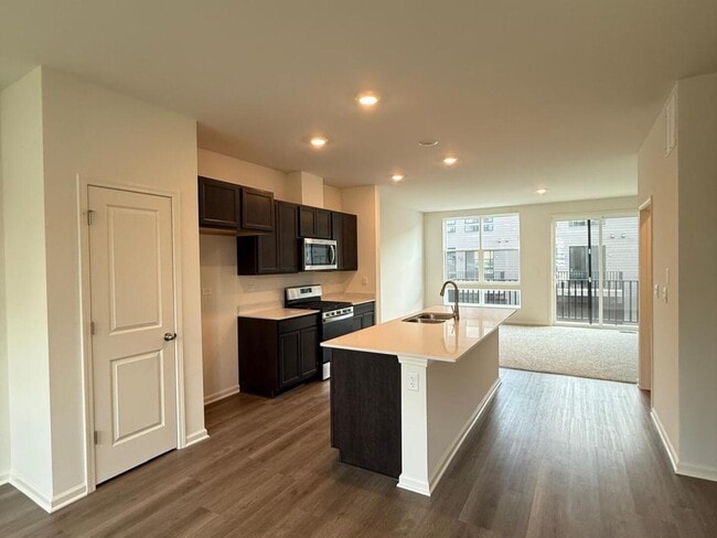 Building Photo - 347 Summit Cir