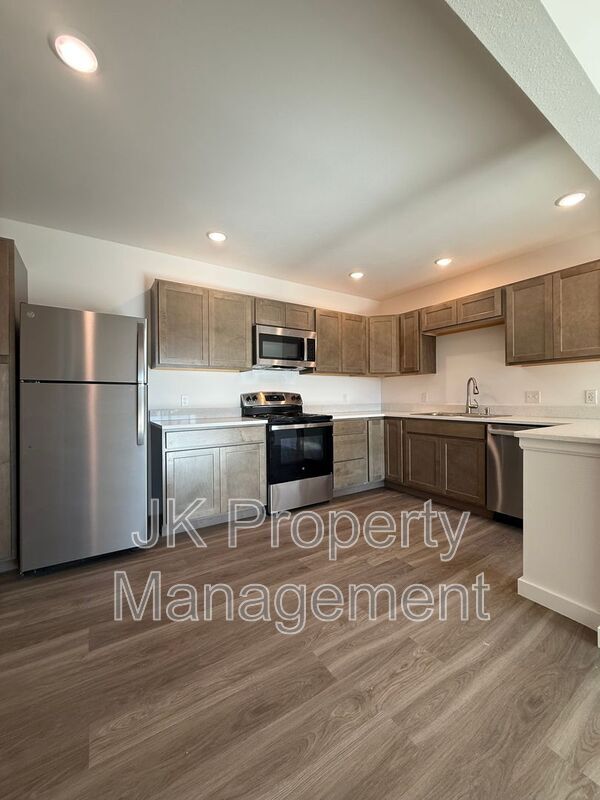 Building Photo - 3440 11th Ave S