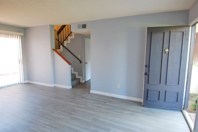 Building Photo - 1097 S Santo Antonio Dr