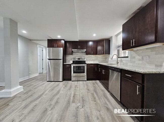 Building Photo - 2 bedroom in EVANSTON IL 60202