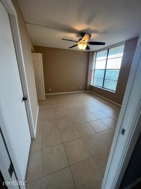 Building Photo - 2 br, 2 bath Condo - 21 Royal Palm Way Uni...