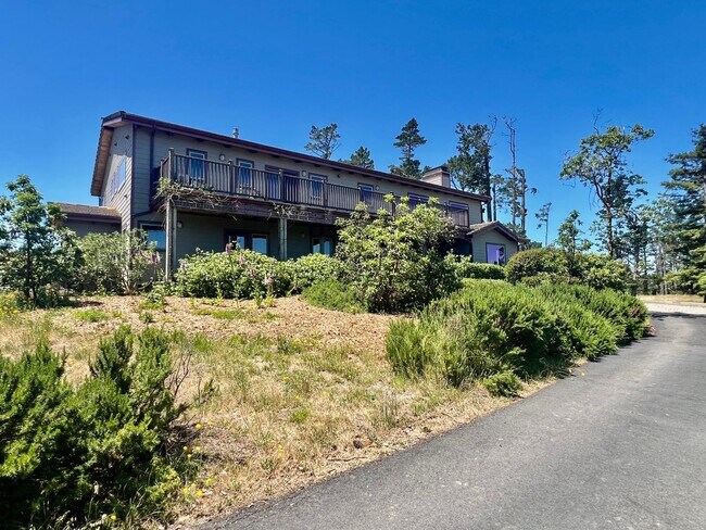 Building Photo - Carmel Highlands Mountain Top Stunning Vie...