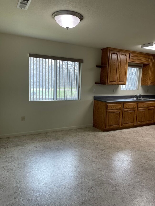 Building Photo - 3 BED 2 BATH W/ATTACHED MOTHER-IN-LAW SUITE *SOLAR PANELS ON ROOF = LOW ELECTRIC BILL*