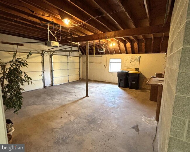 Building Photo - 723 Godshall Rd