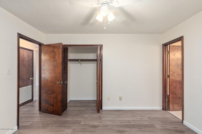Building Photo - 2 Bedroom, 2 Bathroom Home