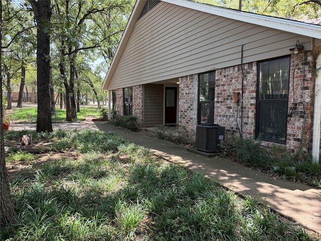 Building Photo - 3412 Timberline Dr