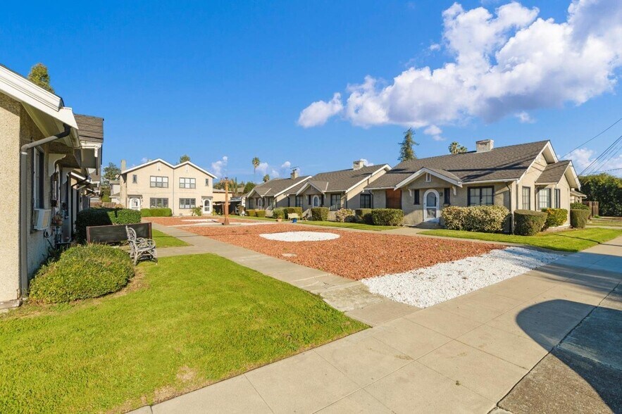 Building Photo - 877 Villa Ave