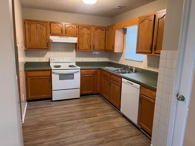 Building Photo - 3236 Ridgewood Pl Dr