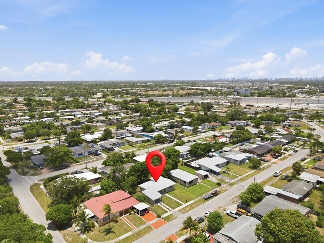 Building Photo - 875 NW 168th Dr