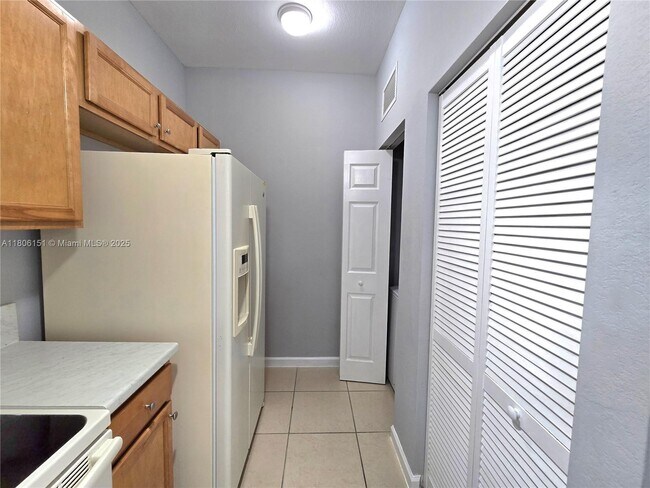 Building Photo - 9372 SW 171st Ct