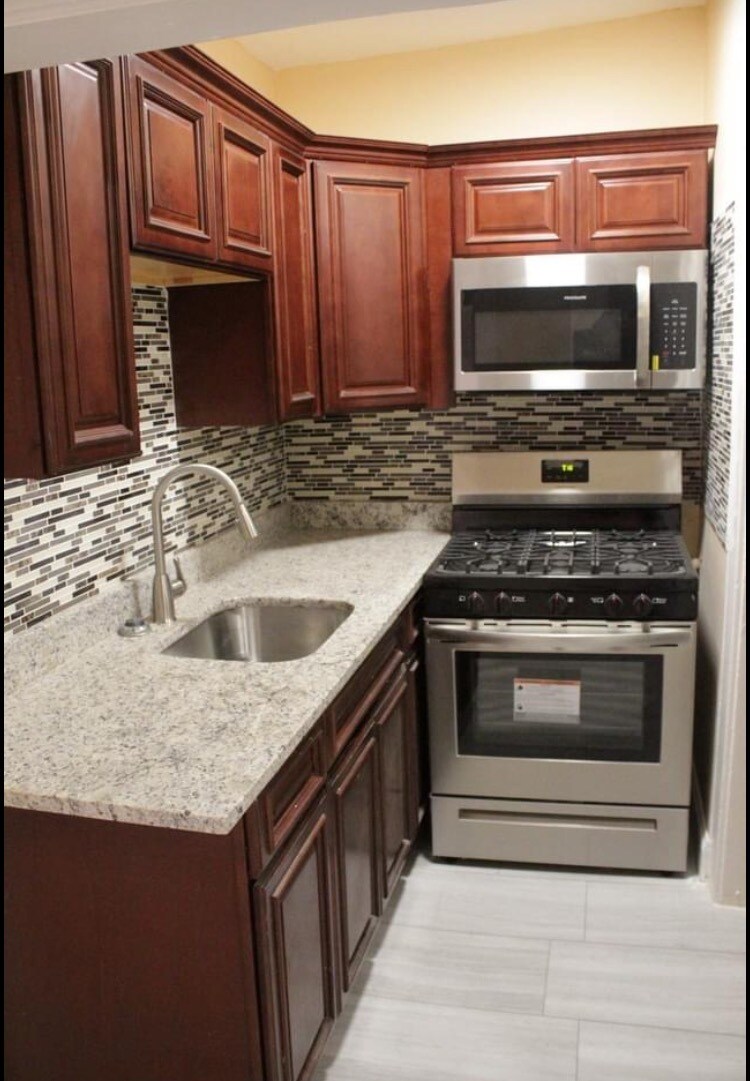 Building Photo - 240 Centre St