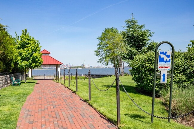 Building Photo - 4 Constellation Pl