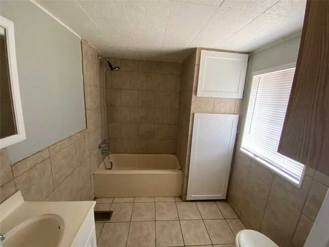 Building Photo - 109 Birchwood Dr