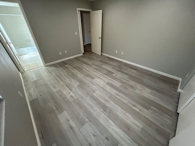 Building Photo - INVITING 2 BEDROOM TOP FLOOR CONDO IN A CE...