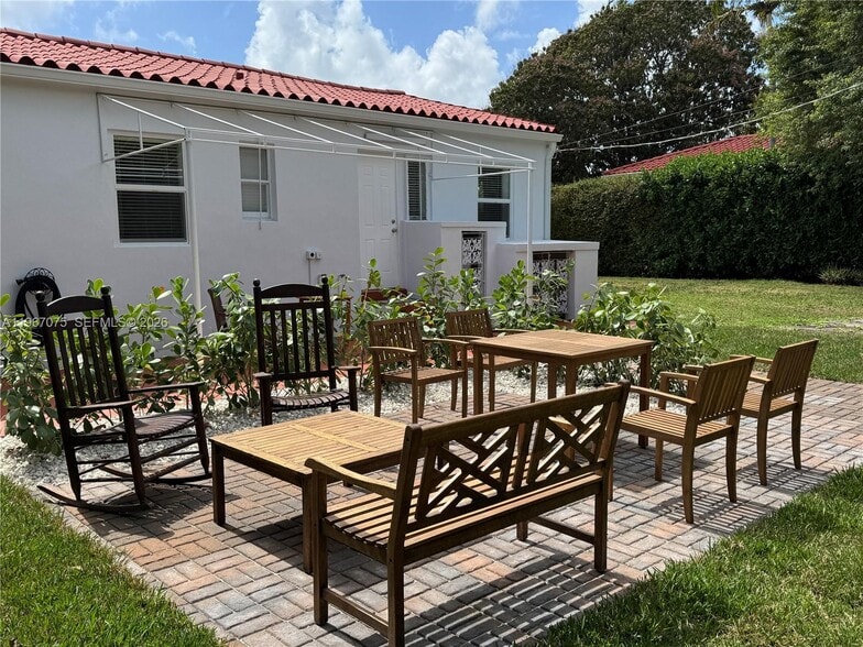 Building Photo - 51 Montilla Ave