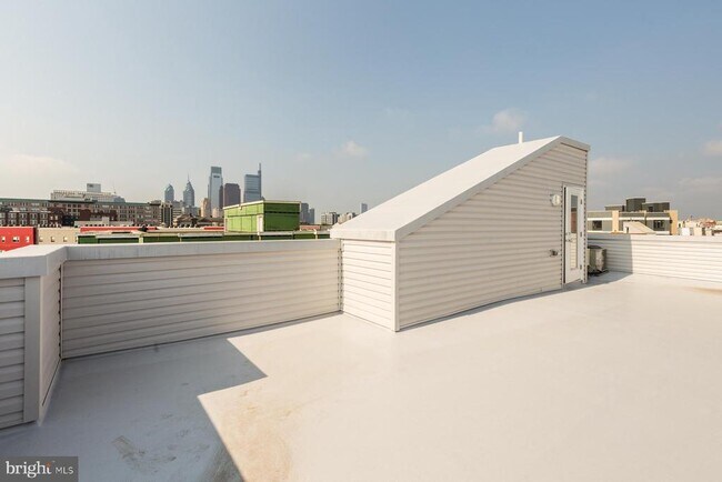 Building Photo - 812 N Burns St