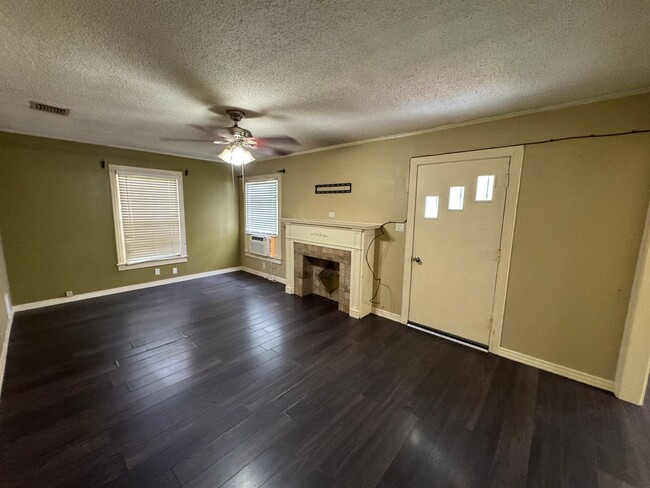 Building Photo - Gorgeous 2 bedroom home in Bossier