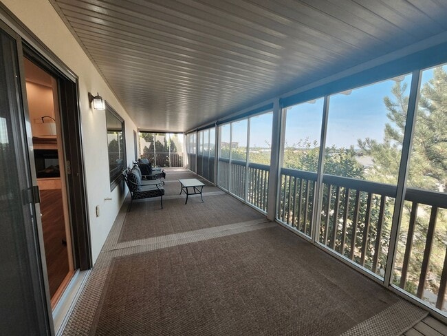 Building Photo - Tuscan-Style Townhome for Rent – Prime Ken...