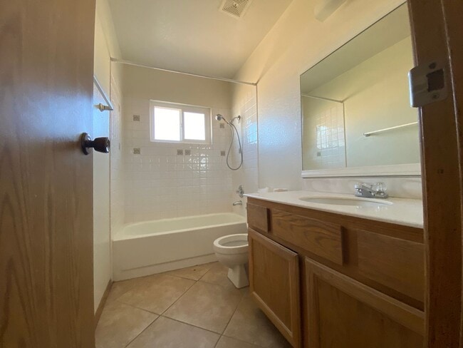Building Photo - Single family home in Henderson