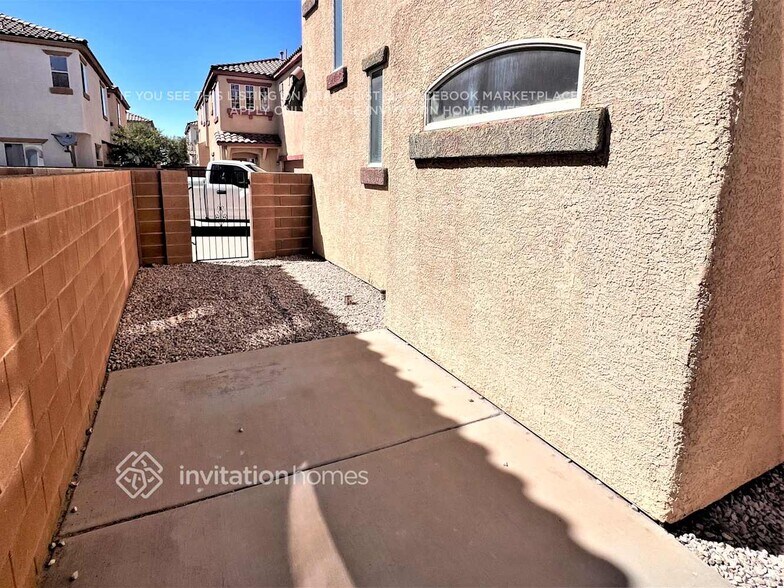 Building Photo - 708 Emerald Idol Pl