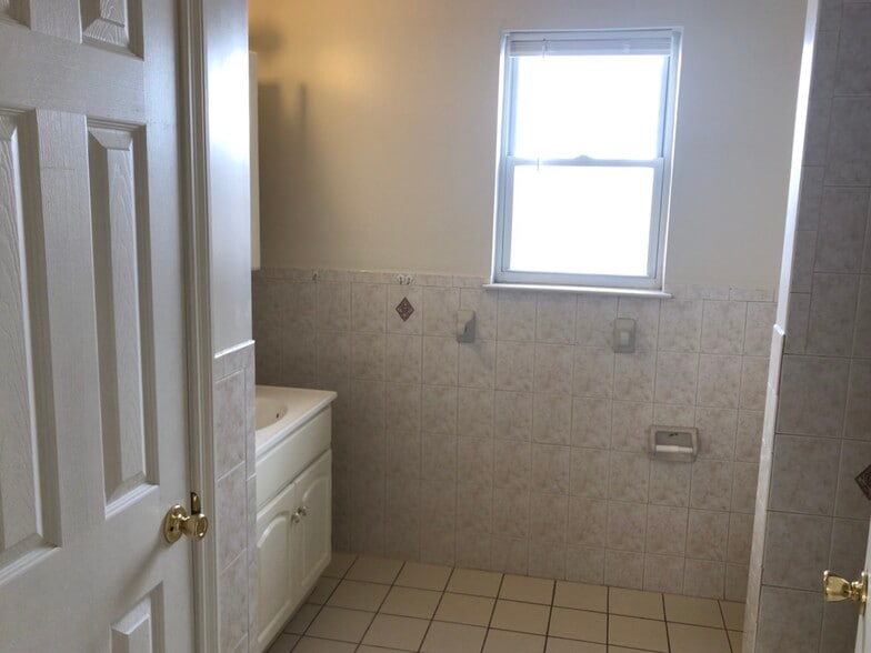 Bathroom - 76 Port Ave