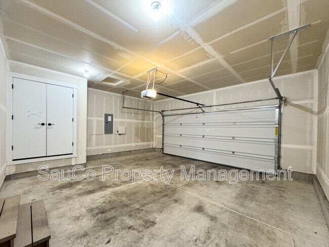 Building Photo - 322 SW Marsuda Terrace