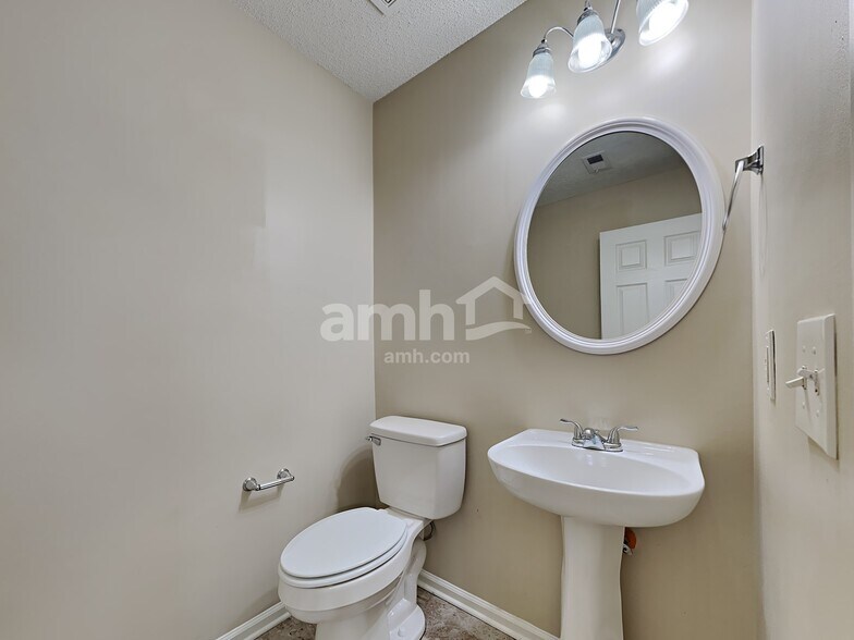 Building Photo - 2030 Clipstone Dr