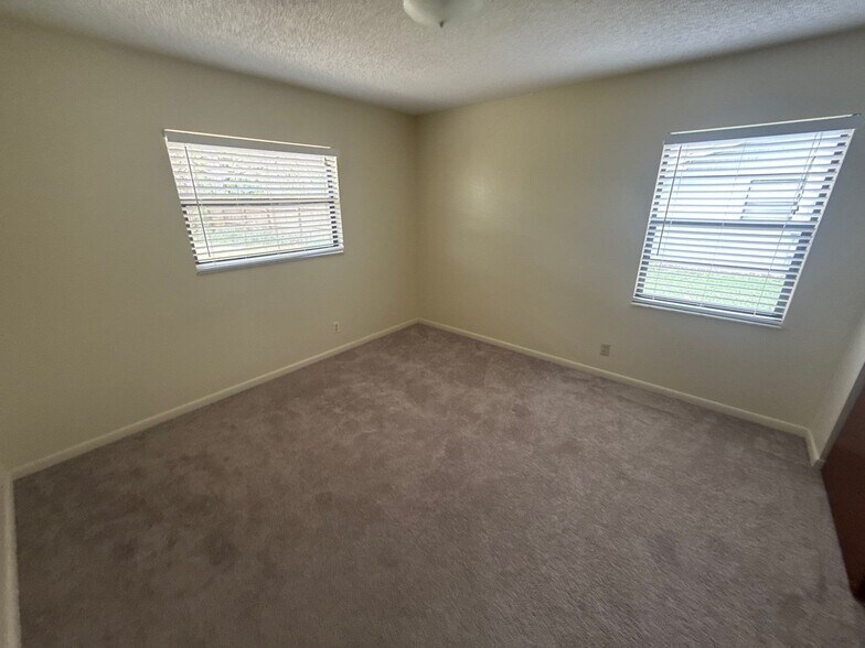 Building Photo - 10939 W Gem St