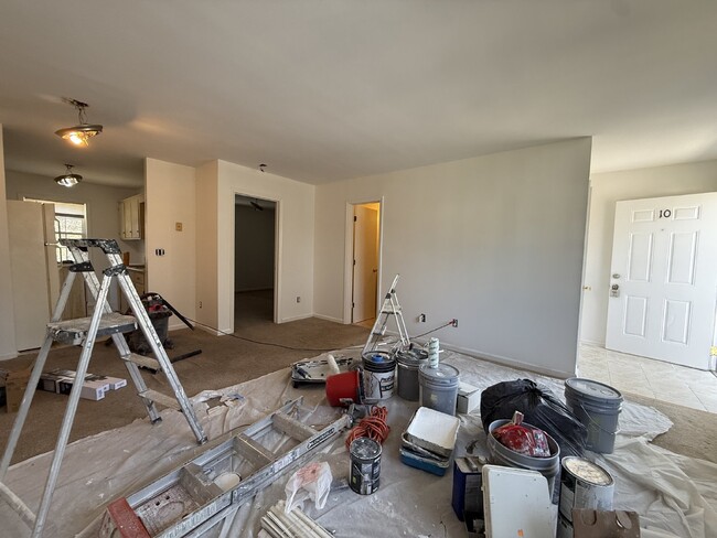 Building Photo - Super cute 1 bedroom, 1 bathroom, corner u...