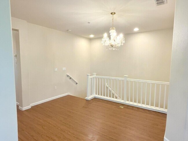 Building Photo - 915 Joree Ln