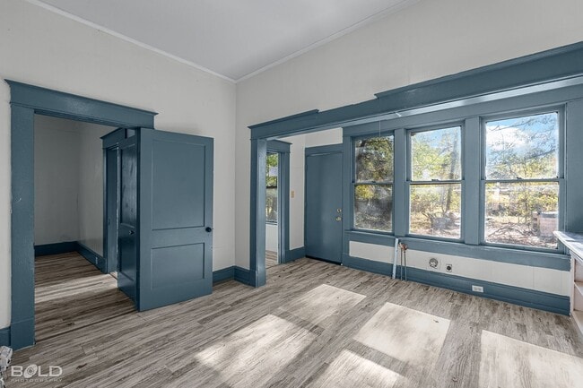 Building Photo - 3 Bedroom 1 Bath