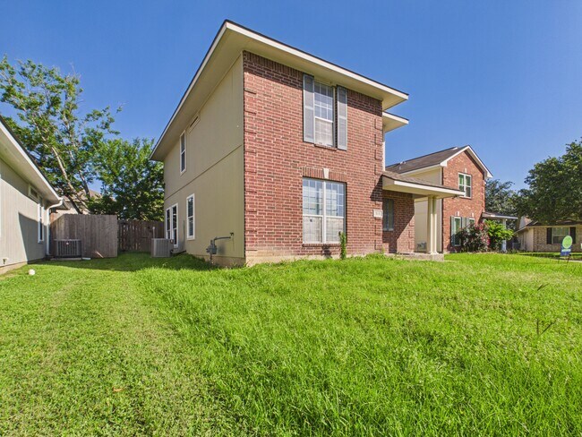Building Photo - 513 Camp Ct
