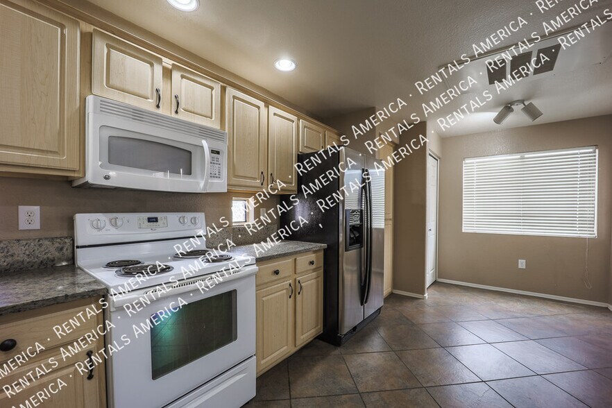 Building Photo - 9555 E Raintree Dr
