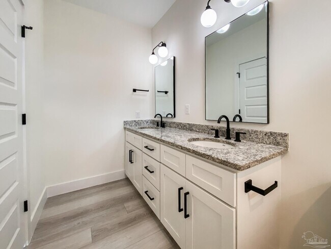 Building Photo - 440 Hancock Ln