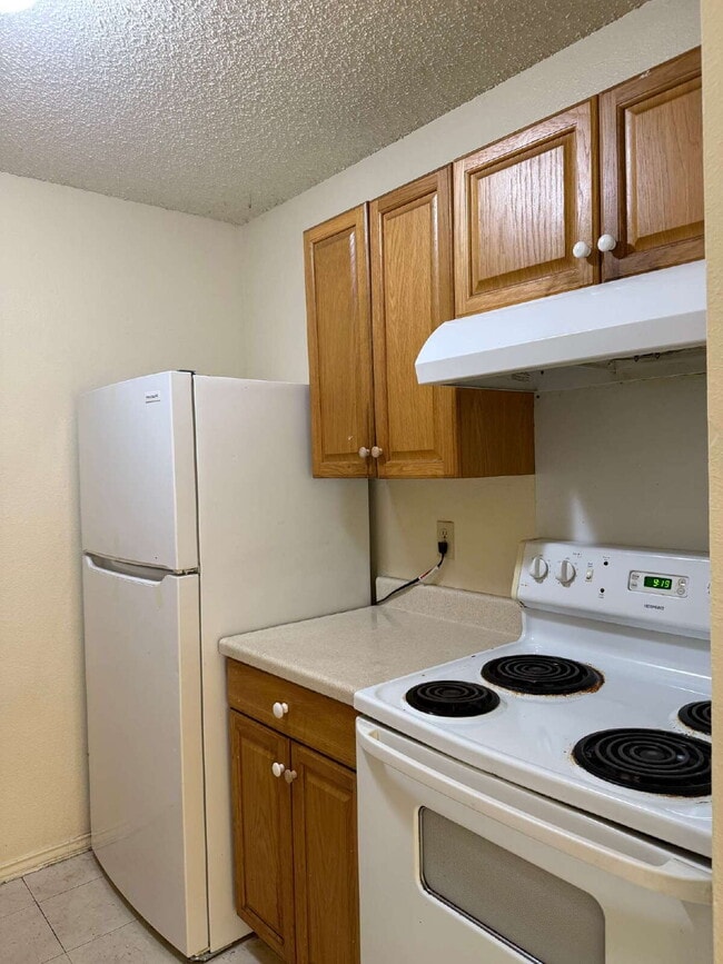 Building Photo - Affordable Three Bed/Two Bath in Leon Vall...