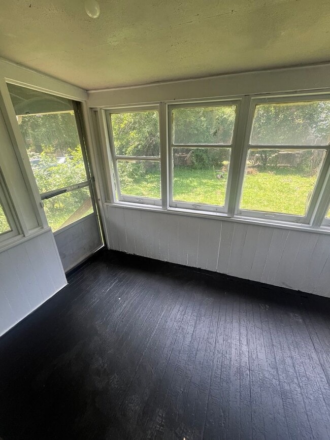 Building Photo - Gorgeous Updated 3 bedroom house!