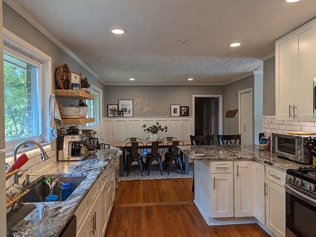 Building Photo - 4208 Lonas Dr