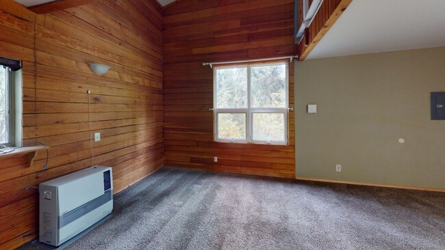 Building Photo - 495 Sun Way