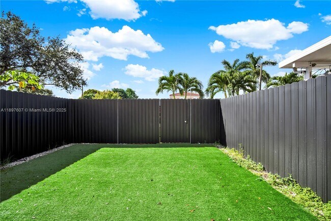 Building Photo - 17380 SW 140th Ct