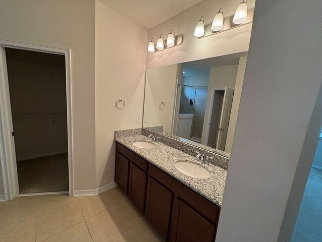 Building Photo - 50% OFF FIRST MONTH RENT* - 5 Bedroom 4 Ba...
