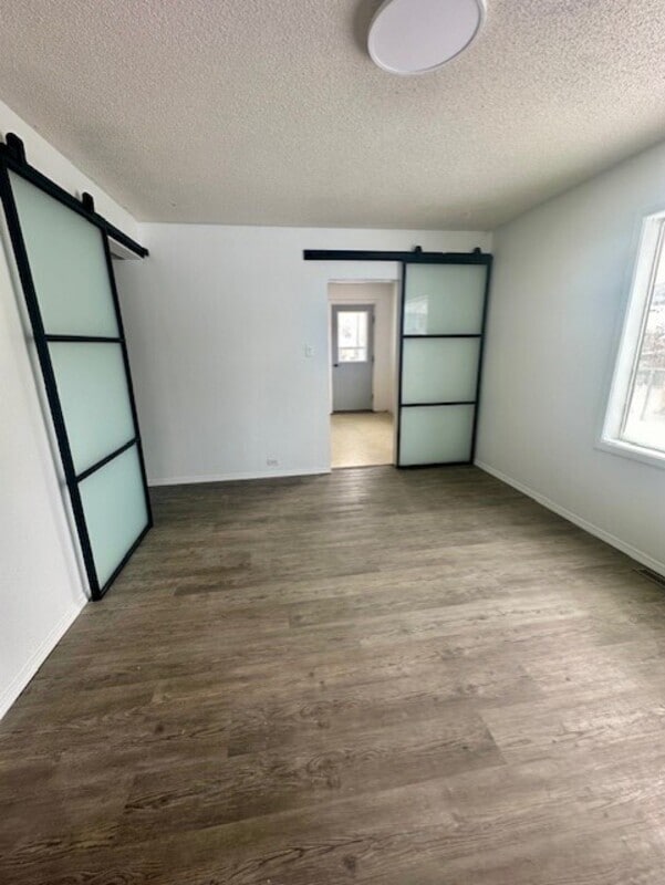 Building Photo - 123 N Elm St