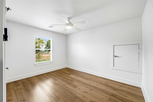 Building Photo - 2401 Fastwater Creek Ct