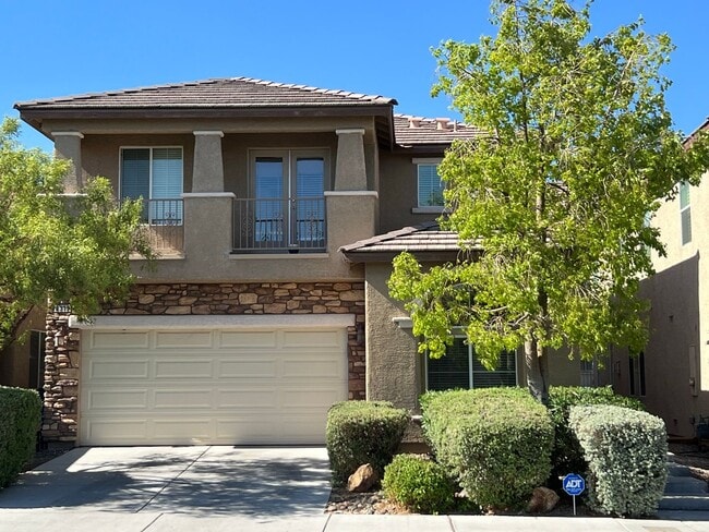 Building Photo - ABSOLUTELY AMAZING! Large 4 bedroom 2 stor...