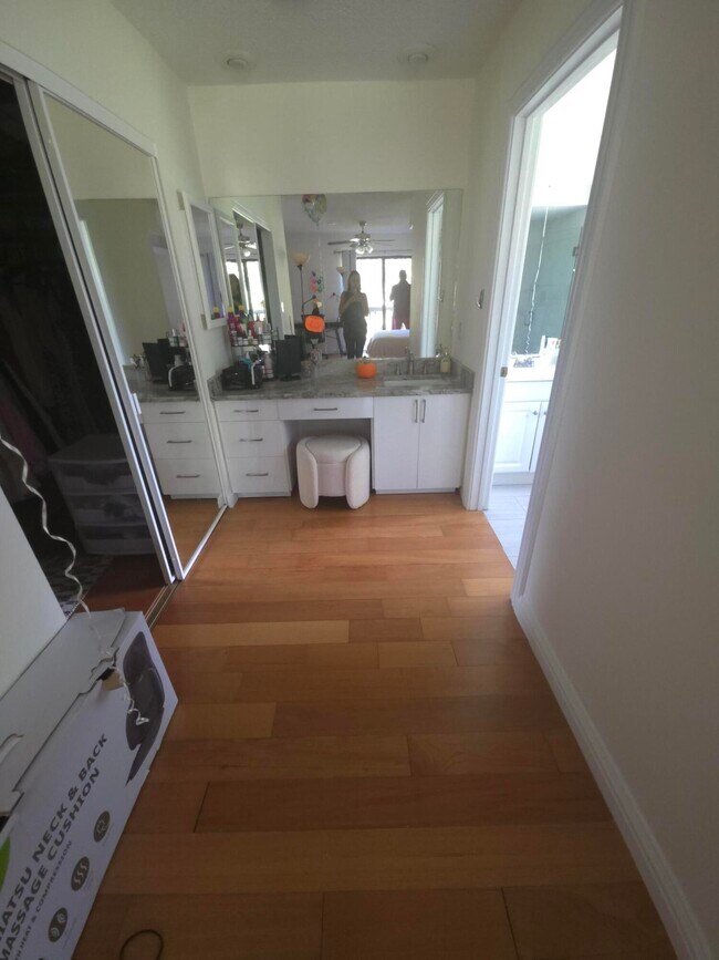 Building Photo - 5705 Fox Hollow Dr