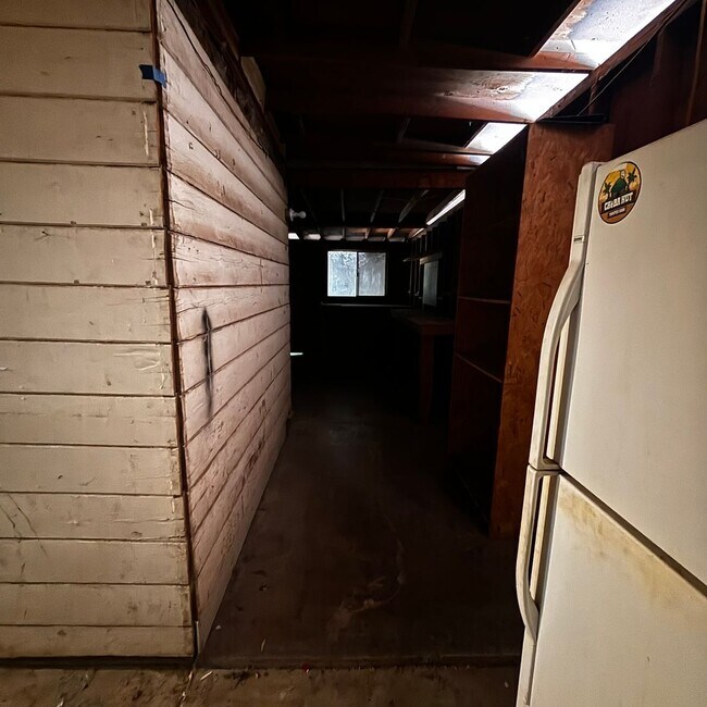 Building Photo - 4 Bedroom House in Hudson Park