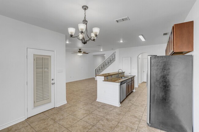 Building Photo - 9813 Sandhill Dr